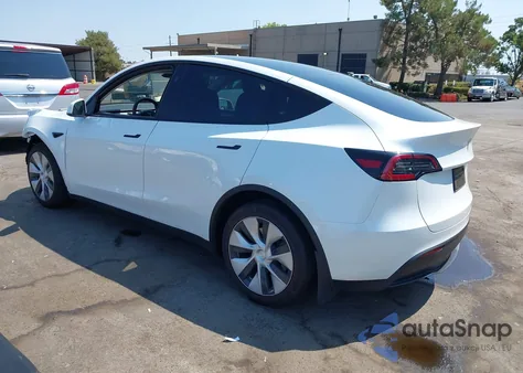 2023 Tesla Model Y Awd/Long Range Dual Motor All-Wheel Drive z USA, uszkodzony, nr VIN 7SAYGAEE3PF826073